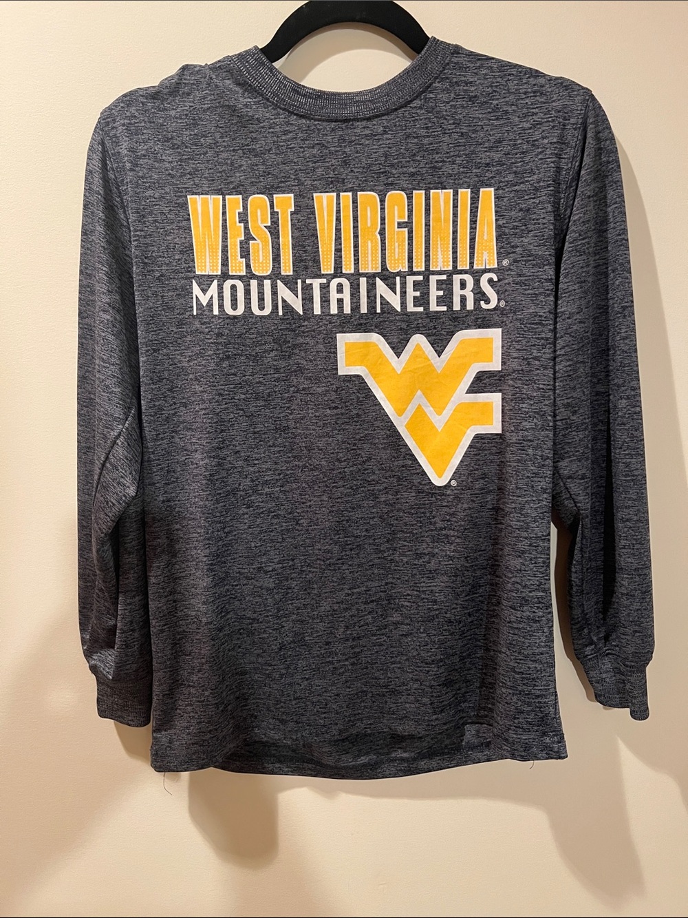 Colosseum Boys' West Virginia Mountaineers Gray Long Sleeve Tee with Gold Logo